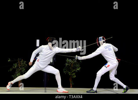 Prag, Tschechische Republik. 06 Apr, 2019. Epee Fechter L-R Niko Vuorinen (Finnland) und Jean-Michel Lucenay (Frankreich) während der All Stars Spiel Prag 2019 Ausstellung Turnier, am 6. April 2019, in Prag, Tschechische Republik. Credit: Katerina Sulova/CTK Photo/Alamy leben Nachrichten Stockfoto