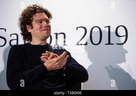 Berlin, Deutschland. 08 Apr, 2019. Robin Ticciati, Chefdirigent des Deutschen Symphonie-Orchesters für die Saison 2019/20, begrüßt eine Pressekonferenz im Panorama des Pergamonmuseums. Credit: Lisa Ducret/dpa/Alamy leben Nachrichten Stockfoto