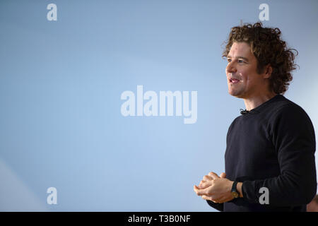 Berlin, Deutschland. 08 Apr, 2019. Robin Ticciati, Chefdirigent des Deutschen Symphonie-Orchesters für die Saison 2019/20, spricht auf einer Pressekonferenz im Panorama des Pergamonmuseums. Credit: Lisa Ducret/dpa/Alamy leben Nachrichten Stockfoto