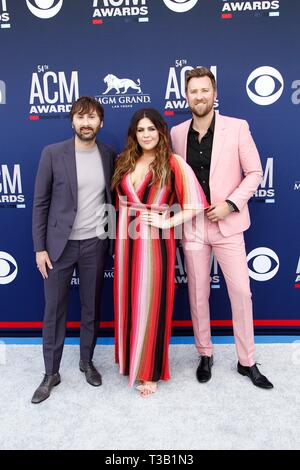 Las Vegas, NV, USA. 7 Apr, 2019. Dave Haywood, Hillary Scott, Charles Kelley von Lady Antebellum in der Ankunftshalle für 54th Akademie der Country Music (ACM) Awards - Ankünfte 2, MGM Grand Garden Arena in Las Vegas, NV April 7, 2019. Foto: JA/Everett Collection Credit: Everett Collection Inc/Alamy leben Nachrichten Stockfoto