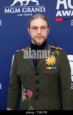 Las Vegas, NV, USA. 7 Apr, 2019. Ian Fitchuk in der Ankunftshalle für 54th Akademie der Country Music (ACM) Awards - Ankünfte 2, MGM Grand Garden Arena in Las Vegas, NV April 7, 2019. Foto: JA/Everett Collection Credit: Everett Collection Inc/Alamy leben Nachrichten Stockfoto