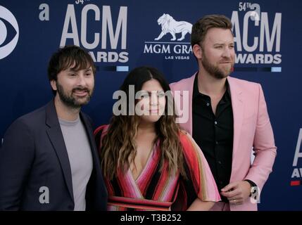 Las Vegas, NV, USA. 7 Apr, 2019. Dave Haywood, Hillary Scott, Charles Kelley von Lady Antebellum in der Ankunftshalle für 54th Akademie der Country Music (ACM) Awards - Ankünfte 3, MGM Grand Garden Arena in Las Vegas, NV April 7, 2019. Credit: JA/Everett Collection/Alamy leben Nachrichten Stockfoto