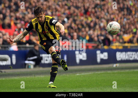 London, Großbritannien. 07 Apr, 2019. Kiko Femenía von Watford in Aktion. Die Emirate FA Cup, Halbfinale, Watford v Wolverhampton Wanderers im Wembley Stadion in London am Sonntag, den 7. April 2019. Dieses Bild dürfen nur für redaktionelle Zwecke verwendet werden. Nur die redaktionelle Nutzung, eine Lizenz für die gewerbliche Nutzung erforderlich. Keine Verwendung in Wetten, Spiele oder einer einzelnen Verein/Liga/player Publikationen. pic von Steffan Bowen/Andrew Orchard sport Fotografie/Alamy Live news Credit: Andrew Orchard sport Fotografie/Alamy leben Nachrichten Stockfoto