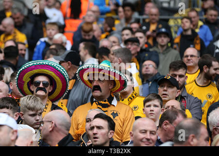 London, Großbritannien. 07 Apr, 2019. Wolverhampton Wanderers Fans an schaut. Die Emirate FA Cup, Halbfinale, Watford v Wolverhampton Wanderers im Wembley Stadion in London am Sonntag, den 7. April 2019. Dieses Bild dürfen nur für redaktionelle Zwecke verwendet werden. Nur die redaktionelle Nutzung, eine Lizenz für die gewerbliche Nutzung erforderlich. Keine Verwendung in Wetten, Spiele oder einer einzelnen Verein/Liga/player Publikationen. pic von Andrew Obstgarten/Andrew Orchard sport Fotografie/Alamy Live news Credit: Andrew Orchard sport Fotografie/Alamy leben Nachrichten Stockfoto