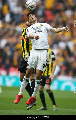 London, Großbritannien. 07 Apr, 2019. Raul Jimenez von Wolverhampton Wanderers in Aktion. Die Emirate FA Cup, Halbfinale, Watford v Wolverhampton Wanderers im Wembley Stadion in London am Sonntag, den 7. April 2019. Dieses Bild dürfen nur für redaktionelle Zwecke verwendet werden. Nur die redaktionelle Nutzung, eine Lizenz für die gewerbliche Nutzung erforderlich. Keine Verwendung in Wetten, Spiele oder einer einzelnen Verein/Liga/player Publikationen. pic von Andrew Obstgarten/Andrew Orchard sport Fotografie/Alamy Live news Credit: Andrew Orchard sport Fotografie/Alamy leben Nachrichten Stockfoto