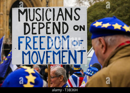 Westminster, London, Großbritannien. 8 Apr, 2019. Eine Gruppe von Musiker außerhalb der Häuser des Parlaments zu protestieren. Der britische Premierminister Theresa darf, wird in Berlin und Paris am Dienstag, den 9. April mit Bundeskanzlerin Angela Merkel und Präsident der Französischen - Emmanuel längestrich vor einer Kreditklemme Brexit Gipfel in Brüssel am Mittwoch, den 10. April. Credit: Dinendra Haria/Alamy leben Nachrichten Stockfoto