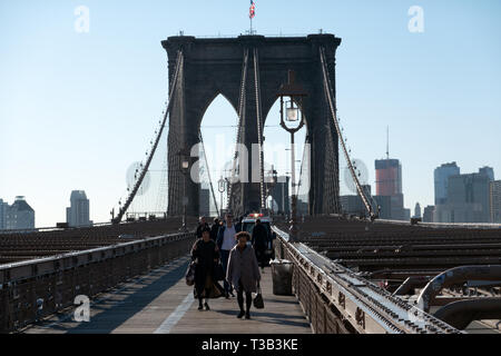 New York, USA. 03 Apr, 2019. Teile der Brooklyn Bridge im Licht der Morgensonne. Foto: Ralf Hirschberger/dpa/Alamy leben Nachrichten Stockfoto