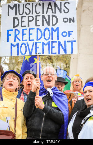 Westminster, Großbritannien, 08. April 2019. Anti-Brexit Sodem, Gruppe von Demonstranten vor dem Parlament in Westminster haben eine 'Brexit singen Aus" organisiert und werden von Yorkshire für Europa beigetreten, Dame Sarah Connelly, Alastair Campbell und andere für eine musikalische Protest gegen Brexit. Credit: Imageplotter/Alamy leben Nachrichten Stockfoto