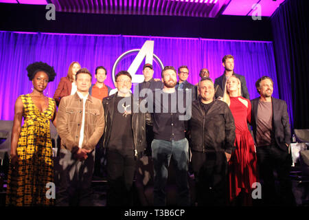 Los Angeles, USA. 7. Apr 2019. Danai Gurira, Karen Gillan, Jeremy Renner, Paul Rudd, Anthony Russo, Kevin Feige, Chris Evans, Robert Downey Jr., Joseph Russo, Don Cheadle, Brie Larson, Chris Hemsworth, Mark Ruffalo 04/07/2018 "Avengers: Endgame ' Presse Konferenz im InterContinental Los Angeles Downtown Los Angeles, CA Foto von Izumi Hasegawa/HollywoodNewsWire.co Credit: Hollywood News Wire Inc./Alamy leben Nachrichten Stockfoto