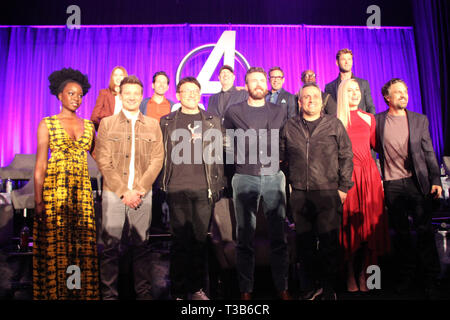 Los Angeles, USA. 7. Apr 2019. Danai Gurira, Karen Gillan, Jeremy Renner, Paul Rudd, Anthony Russo, Kevin Feige, Chris Evans, Robert Downey Jr., Joseph Russo, Don Cheadle, Brie Larson, Chris Hemsworth, Mark Ruffalo 04/07/2018 "Avengers: Endgame ' Presse Konferenz im InterContinental Los Angeles Downtown Los Angeles, CA Foto von Izumi Hasegawa/HollywoodNewsWire.co Credit: Hollywood News Wire Inc./Alamy leben Nachrichten Stockfoto