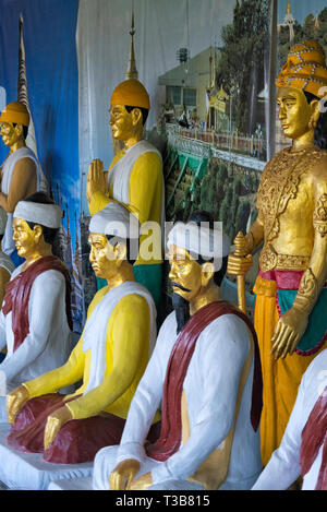 Buddhistischen Statuen im Goldenen Tempel, der größten Theravada-buddhistischen Tempel in Bangladesch und hat das größte Buddha Statue, Bandarb Stockfoto