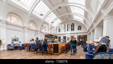 Titanic Hotel Cocktailbar und ehemaligen Zeichnung Amt der White Star Line, Belfast, Nordirland Stockfoto