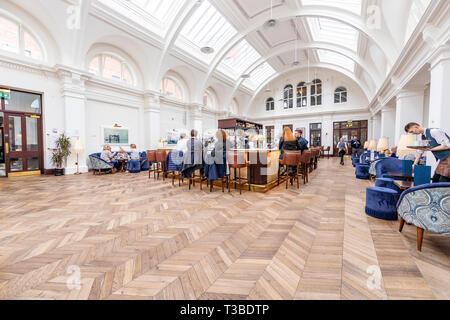 Titanic Hotel Cocktailbar und ehemaligen Zeichnung Amt der White Star Line, Belfast, Nordirland Stockfoto