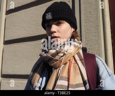 Mailand, Italien: 24. Februar 2019: Modell street style Outfit nach Laura Biagiotti fashion show während der Mailand Fashion Week Herbst/Winter 2019/2020 Stockfoto
