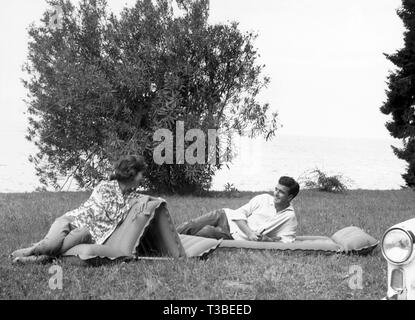 Menschen auf der Luftmatratze, 1962 Stockfoto