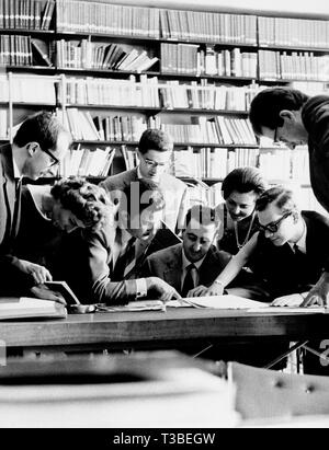 Gruppe studieren, 1964 Stockfoto