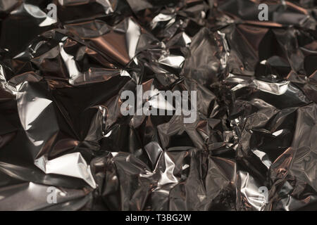 Full Frame nehmen Sie ein Blatt zerknüllt silberne Aluminiumfolie Hintergrund Stockfoto