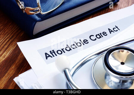 Erschwingliche Pflege handeln ACA oder Obamacare und Stethoskop. Stockfoto