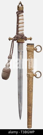 Fregatte Kapitän Peter Strasser, Säbel ist eine persönliche cased Marineoffizier und Dolch der Säbel mit einem Rohr-backed Klinge aus Damaststahl aus yelmen, der fehlschärfe mit der Marke des maker' W.K. &C.' Und auf der Rückseite "A. Lüneburg, Kiel'. Openwork messing Griff mit Eichenlaub Dekor, Reste von vergoldung, der Lion's Head Knauf, die mit einem roten und einem grünen Glas Juwel als Augen gesetzt. Zwei klappbare Schutzbleche, auf der linken Seite mit dem Namen des Gravur trasser', die rechte Seite mit verschmutzt durch ein Imperia historischen, historische, 20. Jahrhundert, Truppe, Truppen überwunden Anker, Streitkräfte, m, Editorial-Use - Nur Stockfoto