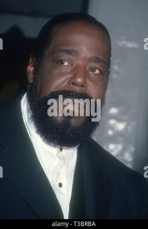 LOS ANGELES, Ca - 15. März: Sänger Barry White besucht die achte jährliche Soul Train Music Awards am 15. März 1994 im Shrine Auditorium in Los Angeles, Kalifornien. Foto von Barry King/Alamy Stock Foto Stockfoto