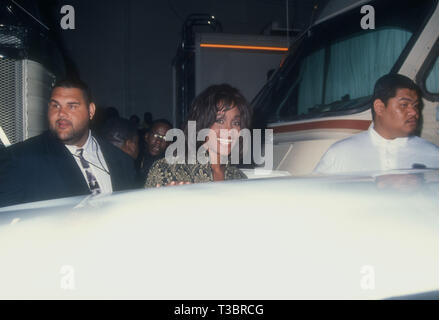 LOS ANGELES, Ca - 15. März: Sängerin Whitney Houston besucht die achte jährliche Soul Train Music Awards am 15. März 1994 im Shrine Auditorium in Los Angeles, Kalifornien. Foto von Barry King/Alamy Stock Foto Stockfoto
