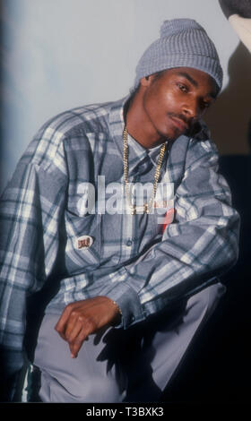LOS ANGELES, Ca - 15. März: Rapper Snooop Dogg besucht die achte jährliche Soul Train Music Awards am 15. März 1994 im Shrine Auditorium in Los Angeles, Kalifornien. Foto von Barry King/Alamy Stock Foto Stockfoto