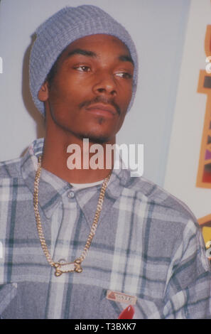 LOS ANGELES, Ca - 15. März: Rapper Snooop Dogg besucht die achte jährliche Soul Train Music Awards am 15. März 1994 im Shrine Auditorium in Los Angeles, Kalifornien. Foto von Barry King/Alamy Stock Foto Stockfoto