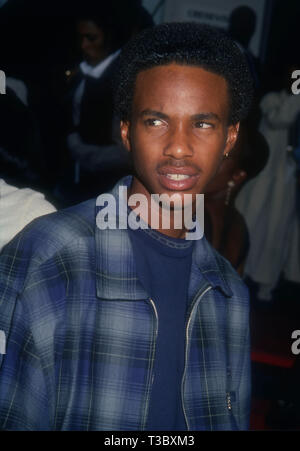 LOS ANGELES, Ca - 15. März: Sänger Tevin Campbell besucht die achte jährliche Soul Train Music Awards am 15. März 1994 im Shrine Auditorium in Los Angeles, Kalifornien. Foto von Barry King/Alamy Stock Foto Stockfoto