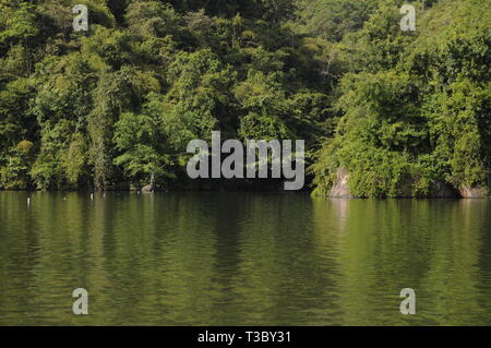 Der maman vilage Damm zu den See Landschaft Stockfoto