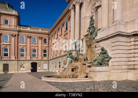 Ungarn, Budapest, Schloss Buda mit der Matthias Brunnen. Stockfoto