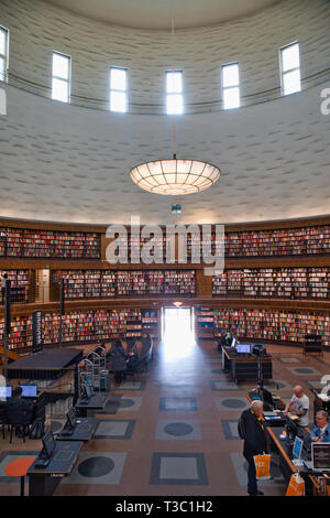 Innenraum der Rotunde in Stockholm Public Library (stadsbibliotek) entworfen von Gunnar Asplund (1928), Sveavagen, Stockholm, Schweden, Skandinavien Stockfoto