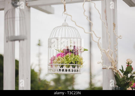 Blumen schmücken eine schöne Hochzeit Stockfoto