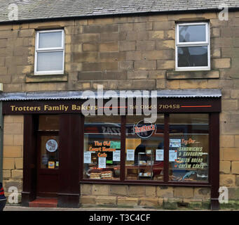 Traber Familie Bäcker Queen Street schlendern Schlendern ist eine kleine Stadt an der nordöstlichen Küste von Northumberland in Nordost-england. Cw6682 Stockfoto