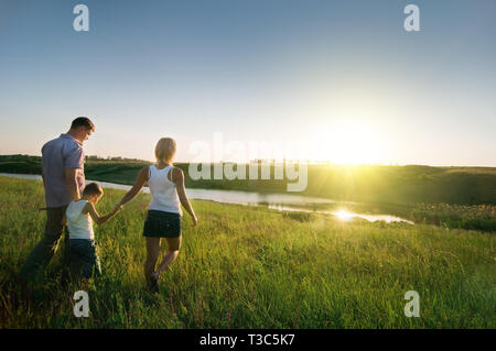 glückliche Familie Spaß im freien Stockfoto