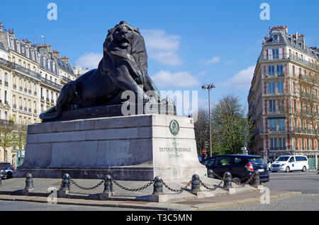 Löwe von Belfort, eine monumentale Skulptur eines Löwen von Bartholdi, der Gehämmerten Kupfer, Place Denfert Rochereau in Paris erinnert an Belagerung von Belfort Stockfoto