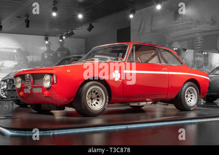 ARESE, ITALIEN - Februar 13, 2019: 1970 Alfa Romeo GTA 1300 Junior in das Alfa Romeo Museum (Museo Storico Alfa Romeo) Stockfoto