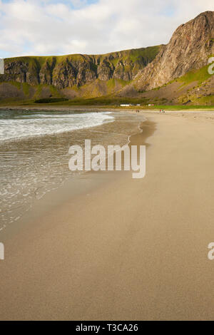 Die weltweit am nördlichen arktischen Surf resort Strand von Unstad auf den Lofoten Nordland Norwegen zu Hause Unstad Arktis Surf School. Stockfoto