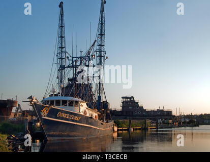 Eine Garnele Boot angedockt ist, 3. Juli 2010, in Bayou La Batre, Alabama. Stockfoto