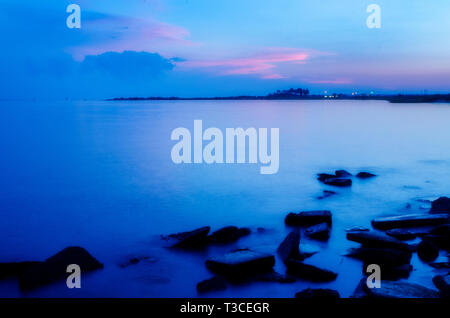 Die Sonne geht auf Bayou La Batre Strand in Alabama am 14. Juni 2013. Stockfoto