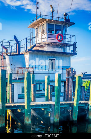 Ein Boot ist in Bayou La Batre, Alabama, 9. Mai 2015 verankert Stockfoto