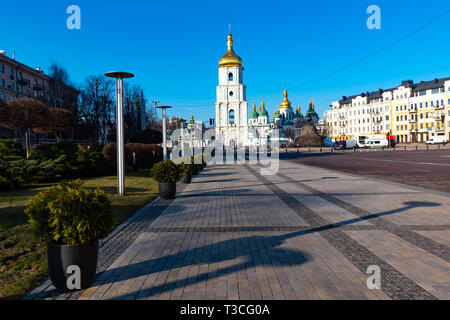 Kiew Ukraine 31 Mär 2019: Maidan Nezalezhnosti ist der zentrale Platz von Kiew, die Hauptstadt der Ukraine. Der Platz wurde unter vielen verschiedenen Namen bekannt. Stockfoto