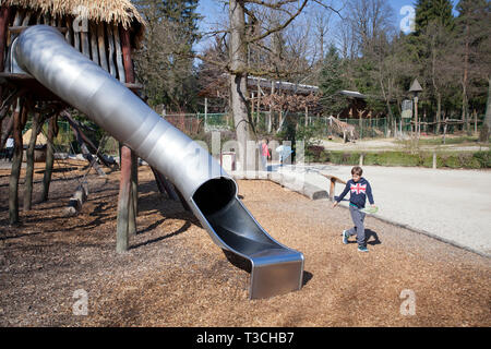 Jungle Gym und schieben Sie in Ljubljana Zoo Stockfoto