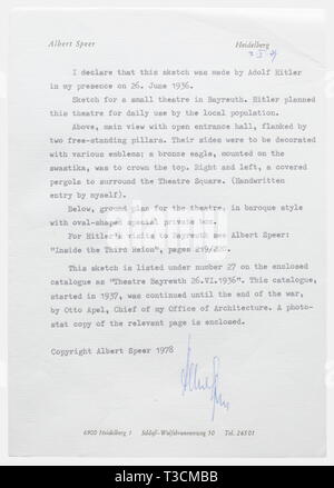 Adolf Hitler, eine Skizze für die Bayreuther Volkstheater Bleistift auf liniertem Papier, unsigniert, von Speer 'Vorderseite beschriftet' und '27'. Vorderansicht des Theaters, die offene Eingangshalle gekrönt mit einem großen nationalen Adler. Eine zweite nachfolgende Zeichnung zeigt die ovalen Innenraum des Privaten, des Führers. 25 x 22 cm. Mit Albert Speer, der ab 3. Januar 1979 (in englischer Sprache) wird bestätigt, dass die Zeichnung an der Hand Hitlers Konzept für die Bayreuther People's Theater war. Die Skizze wird unter Nr. aufgeführt 27 in Speers Katalog von handskizzen von Hitler und wurde in Speers pr, Editorial-Use - Nur Stockfoto