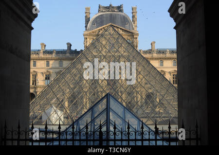 Paris, Frankreich - 02.08.2015: Blick auf den Louvre Stockfoto