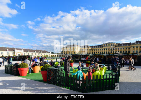 Wien, Wien: Schloss Schönbrunn, Ostermarkt (Ostermarkt) im 13. Hietzing, Wien, Österreich Stockfoto