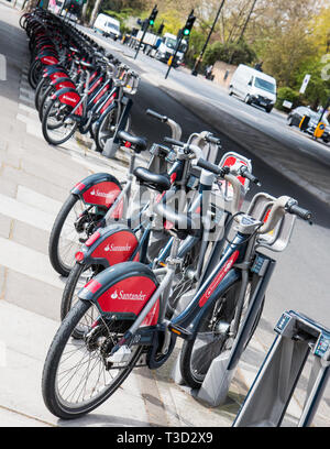 Santander Leihfahrräder (Boris Fahrräder) London Stockfoto