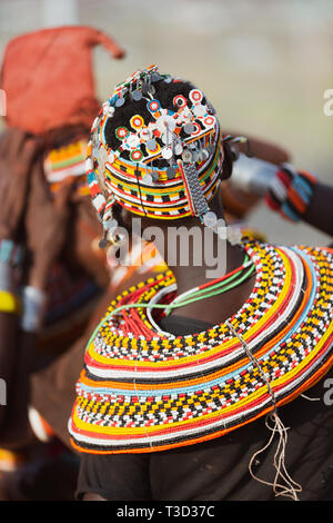 Turkana Frau tragen die handgefertigten Perle traditionelle jewerly Stockfoto