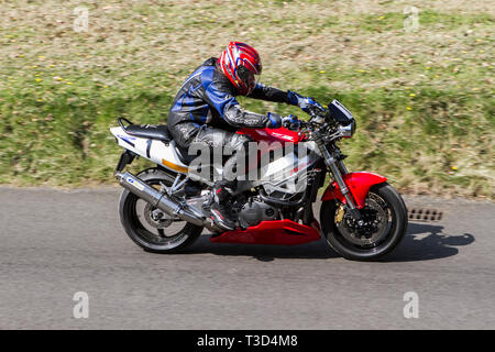 Chorley, Lancashire, UK. 7. April 2019. Hoghton Tower 43 Motorrad Sprint. Rider 1 Alan Grindley Reiten 2000 Honda 929 RR Fireblade Motorrad Stockfoto