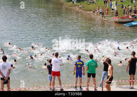 Triathlon Wettbewerb am See Bezid, in der Nähe von Tirgu Mures, Rumänien Stockfoto