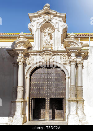 Kirche von San Sebastian (Seitentür) in Estepa, Provinz Sevilla. Charmanten weissen Dorf in Andalusien. Im südlichen Spanien. Malerische Reisen destinatio Stockfoto